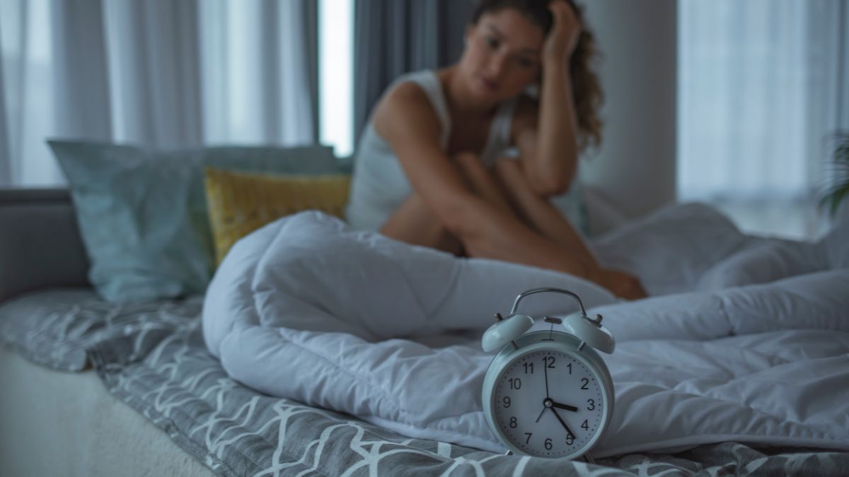 A woman having a difficult time to sleep